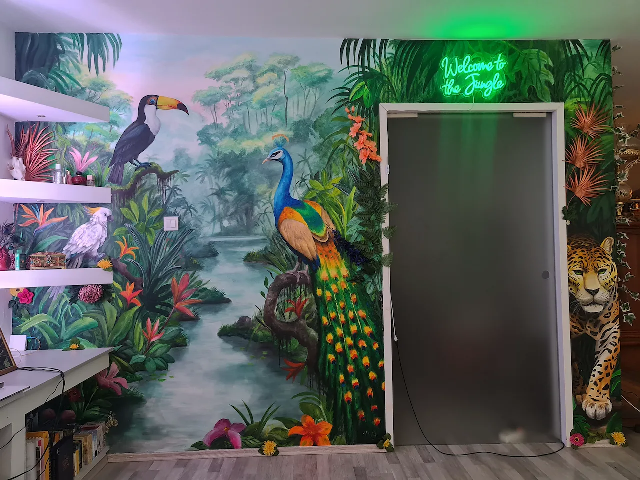 Welcome To The Jungle, mural by DiArsanima